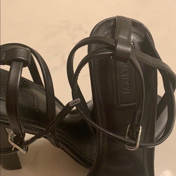 High heels - Picture 5 of 6